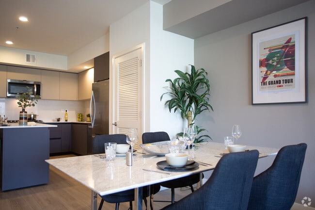 2BR, 2BA-1038 SF