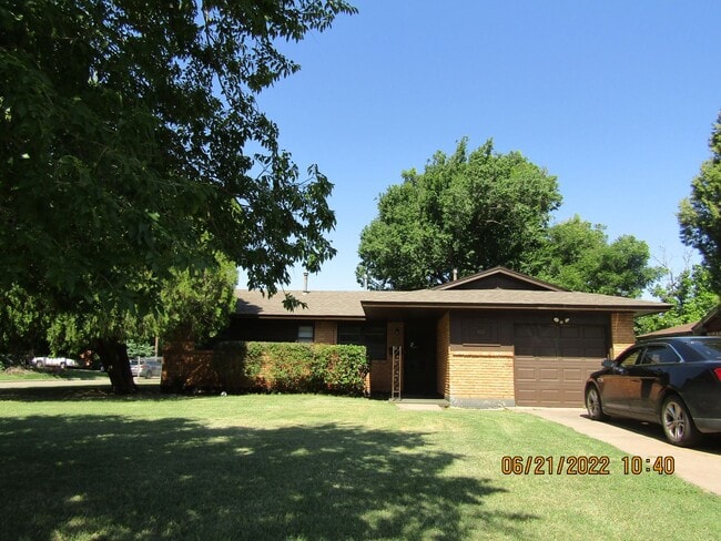 Very nice spacious home located in the Cou... - Very nice spacious home located in the Cou...