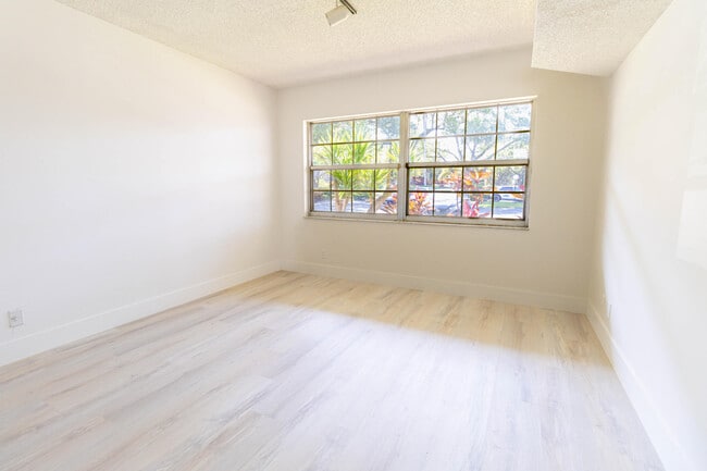 Photo - 4007 N Cypress Dr Unit 103