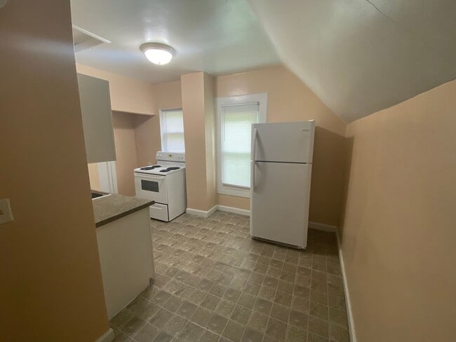 Photo - 719 W Jefferson St Unit B