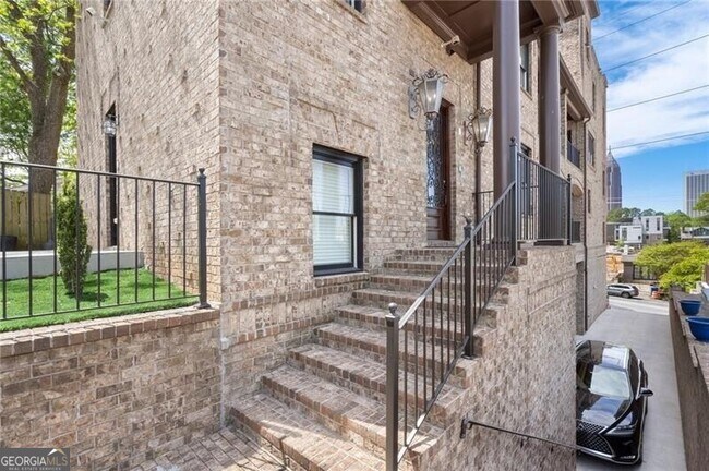 Photo - 631 Boulevard NE