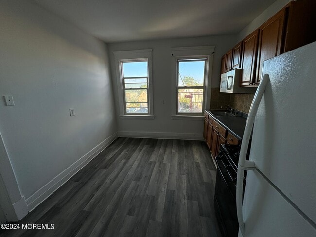 Building Photo - 720 Cortlandt St Unit Apt 9