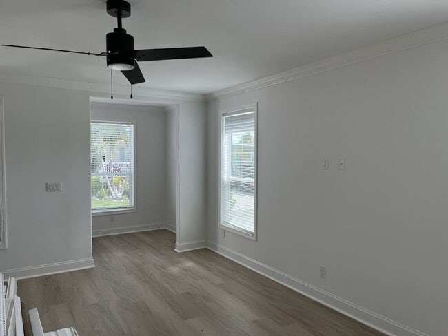 Photo - 201 Rotterdam Ave