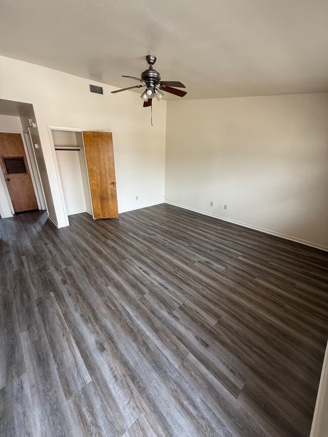 Photo - 208 Veterans Ave