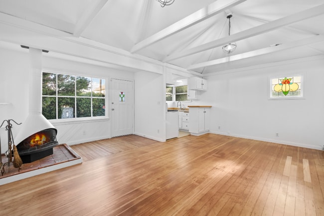 26 Rose Ave
