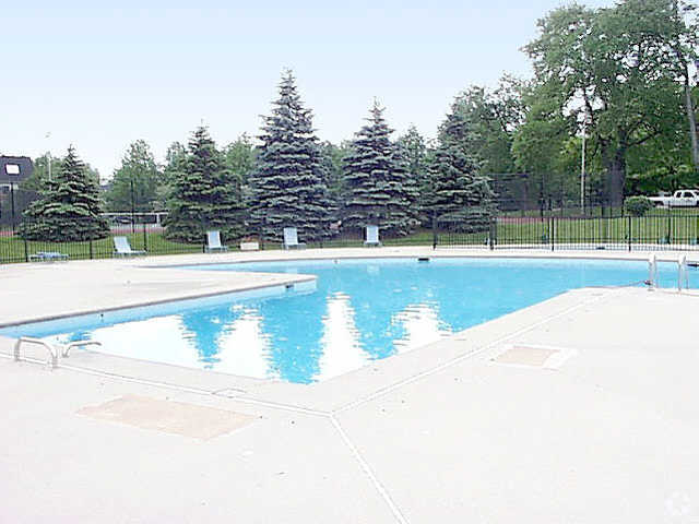 Piscina - ReNew at The Crossing