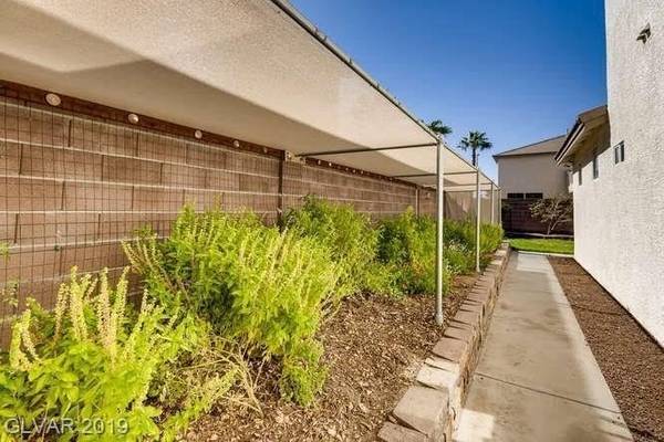 Photo - 27 Desert Gallery St Unit Downstairs Master Suite