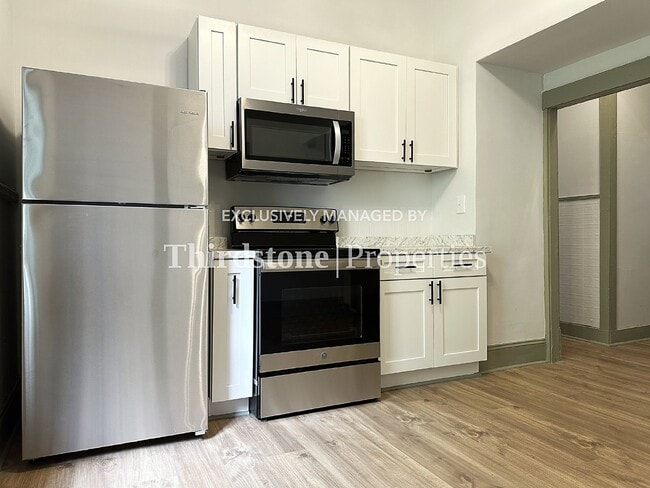 Photo - 210 E 9th St