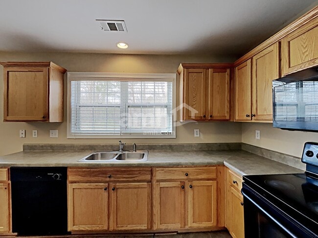 Photo - 954 Laurel Green Ln NE