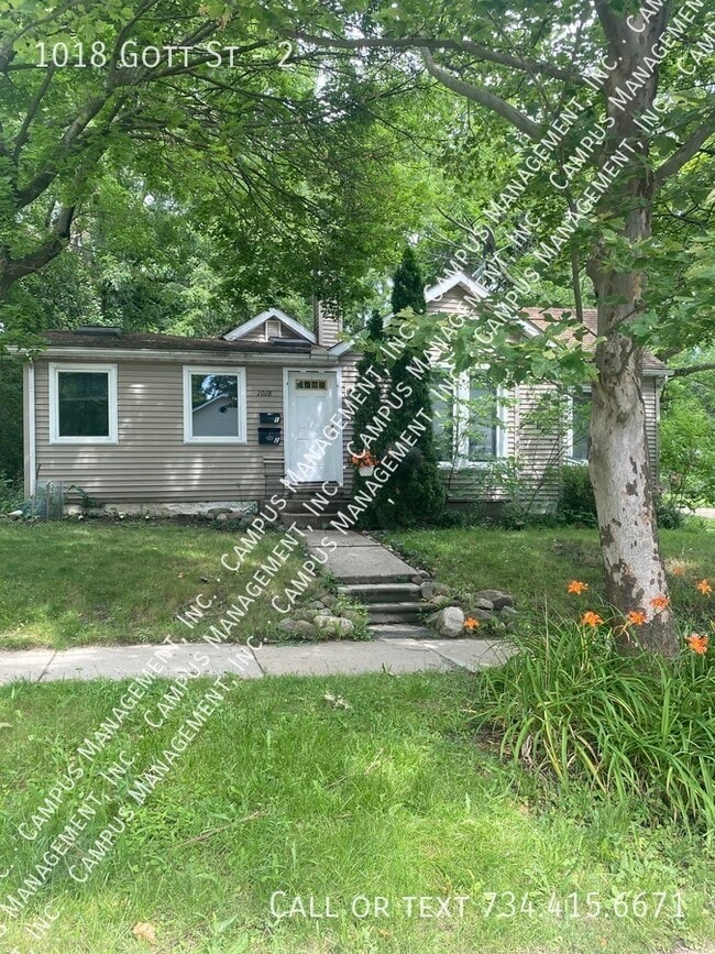 Building Photo - 1018 Gott St Unit 2