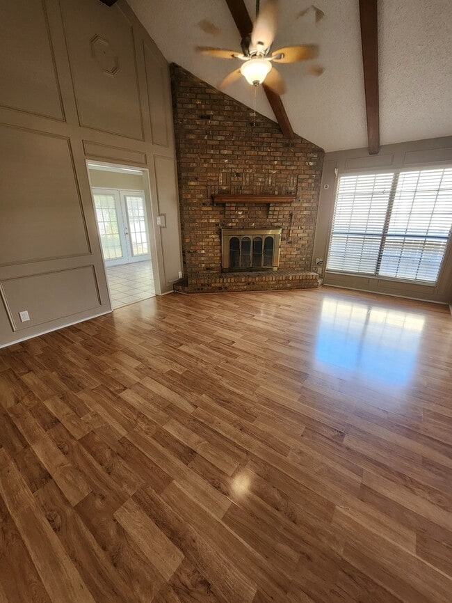 Photo - 2 bed 2 bath, 2 car garage