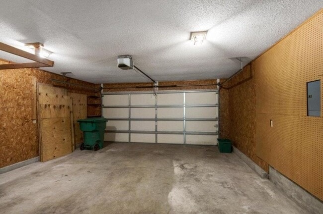 Photo - 2014 Mistral Ln E