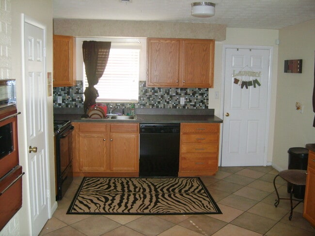 Photo - Available Fall 2026! 3 Bed/2 Bath House Ri...