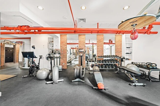 Photo - 640 Broadway Unidad 8B