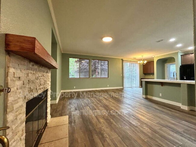 Photo - 1867 Malachite Way