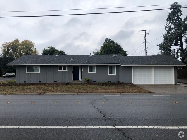 Building Photo - Turlock Charmer newly remodeled Rental