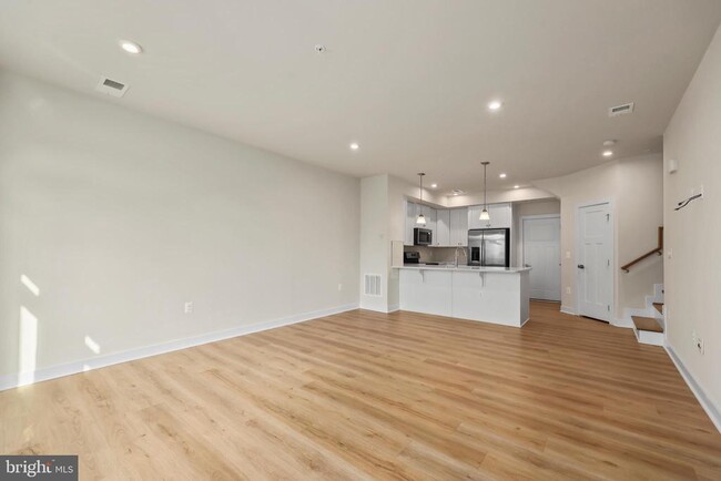 Building Photo - 1733 Dunnington Pl