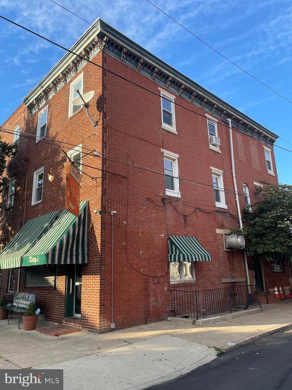 Building Photo - 2721 E Somerset St Rental