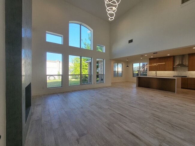 Photo - 405 Darkwoods Dr