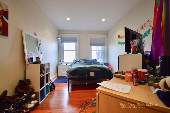 Photo - 157 Winthrop Rd