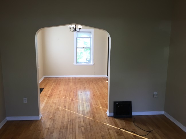 Photo - 926 E 8th St