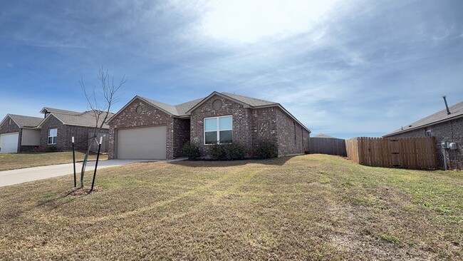 Photo - Large 4 Bedroom, 2 Bathroom Home in Shawnee Schools!