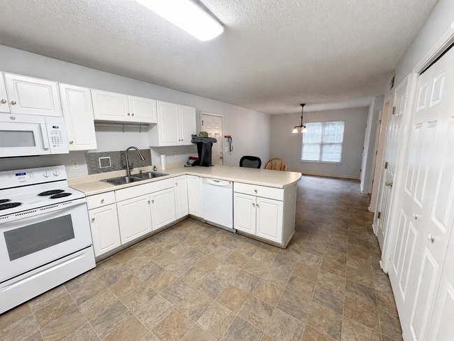 Photo - 303 Berkeley Dr