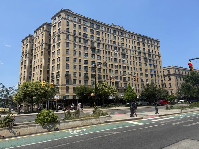 Building Photo - 1749 Grand Concourse Rental