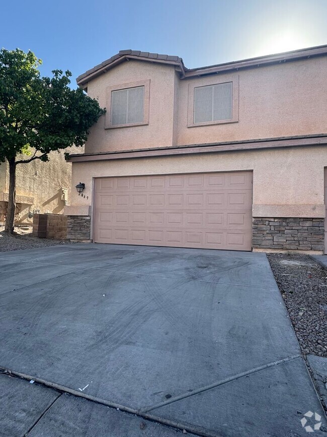 Building Photo - Nice, upgraded Town Home 3br, 3bath, 2cg.