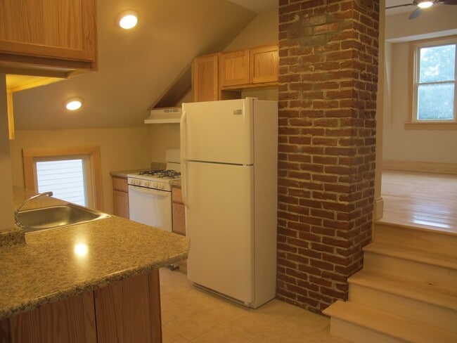 Building Photo - 33 Loomis St Rental