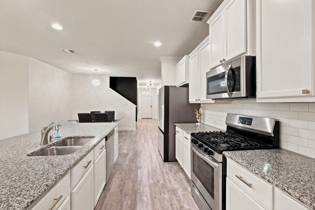 Photo - Spacious 6 Bedroom with Media Room!
