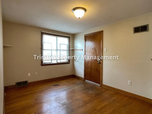 Building Photo - 122 Marshall St