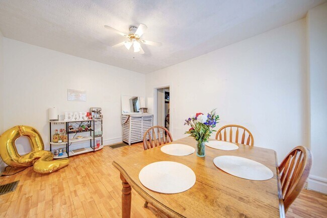 Photo - Ultimate 6-Bedroom House with Modern Kitch...