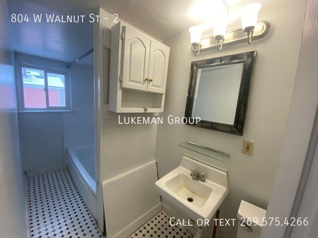 Photo - 804 W Walnut St Apartment Unit 2