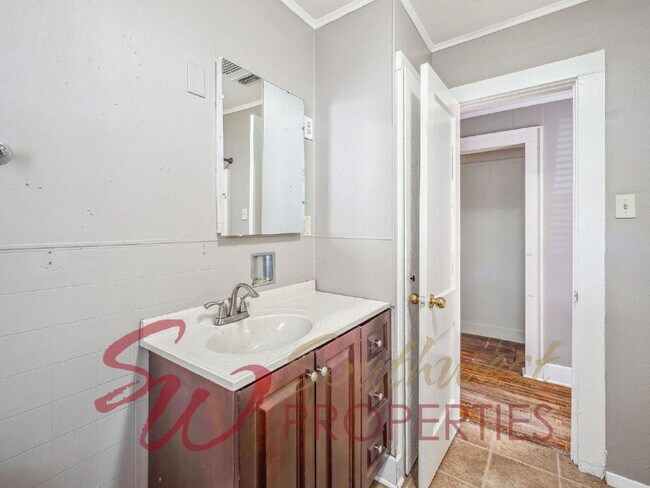 Photo - Charming 2 Bed / 1 Bath – Walk to Campus
