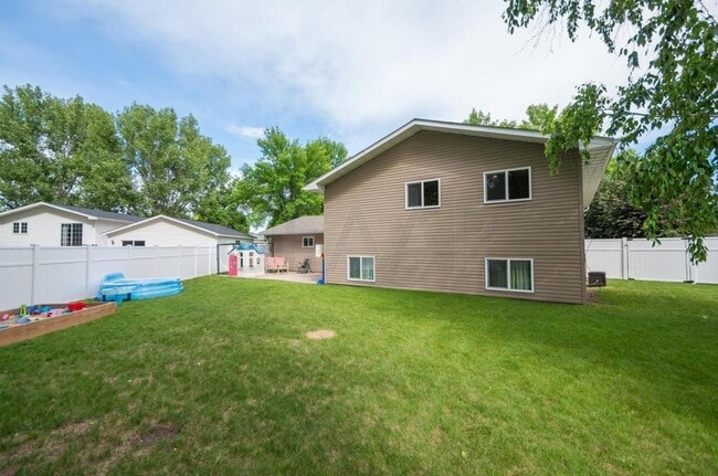 Photo - Awesome 5 Bedroom, 3 Bathroom Single Family Home for Rent in EGF