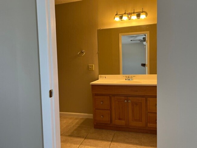 Photo - 1514 Manor Dr NE