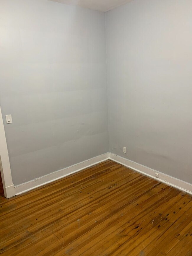 Photo - Student-Friendly 1-Bedroom Apartment | Heat & Hot Water Included | Steps from Center Square Unit 3R