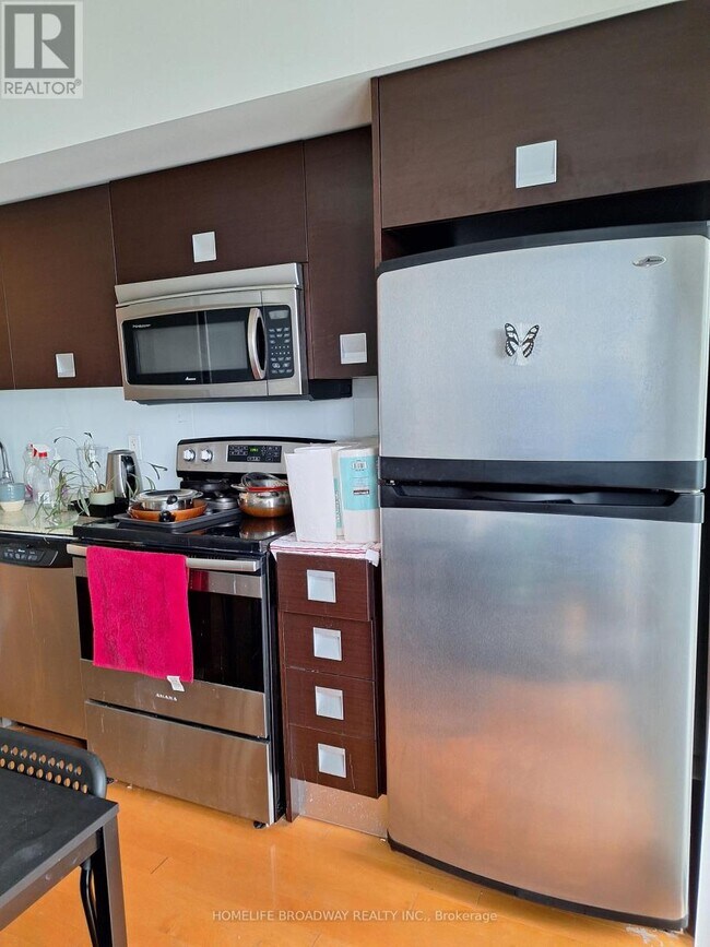 Photo - 33 Charles St E Unit 1402