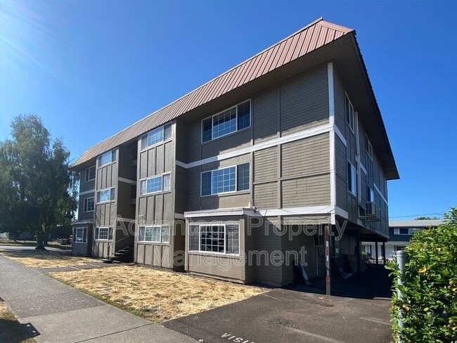 Photo - 975 NW Garfield Ave