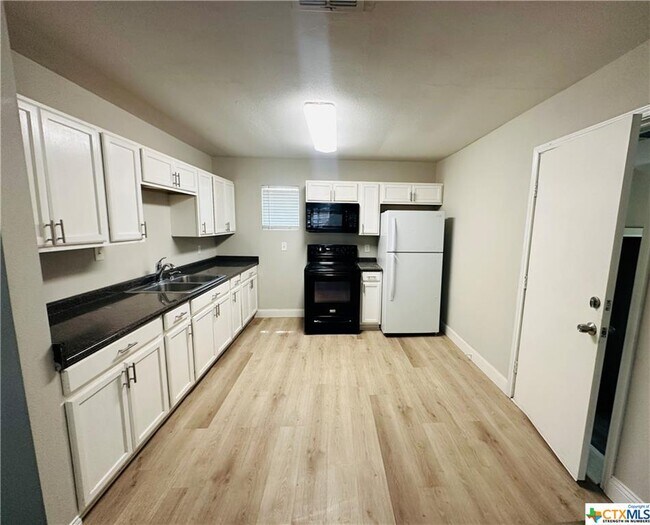 1409 E Mistletoe Ave Rental House Rental in Victoria, TX