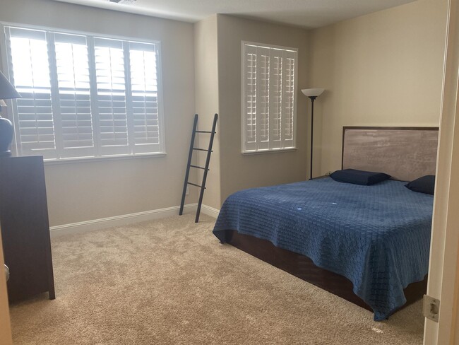 Building Photo - 6492 Bayview Dr