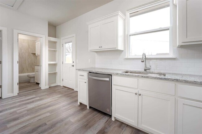 Photo - 1105 Coffey Dr