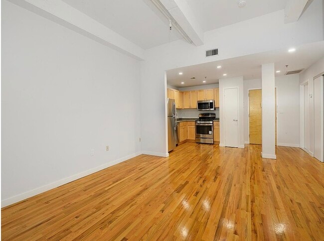 Building Photo - 1034 Clinton St Unit 109 Rental