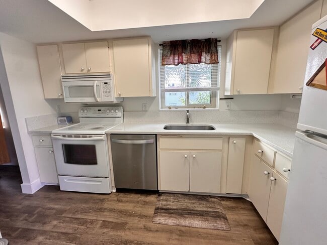 Photo - 535 Parkdale Mews Unit 535