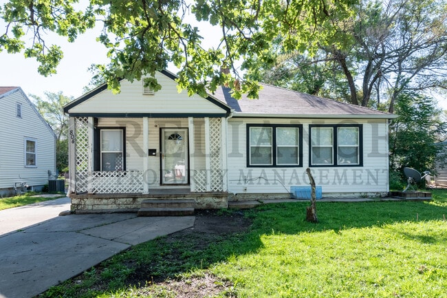 Photo - 804 N Battin St