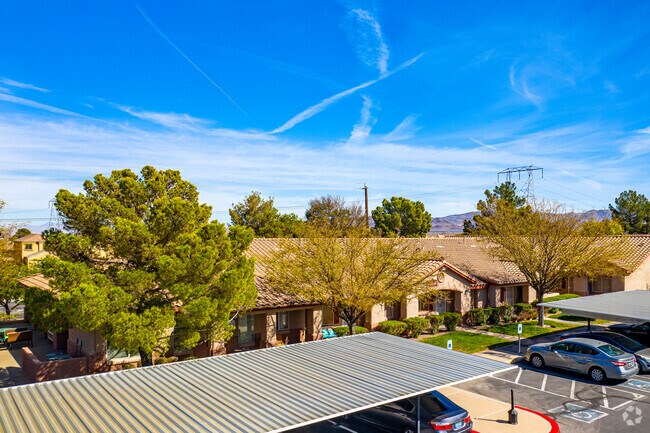 Photo - Henderson Manor