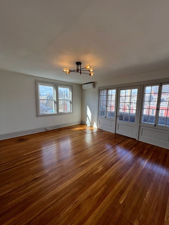 Photo - 714 Columbia Ave Unidad Apt 3rd Floor Front