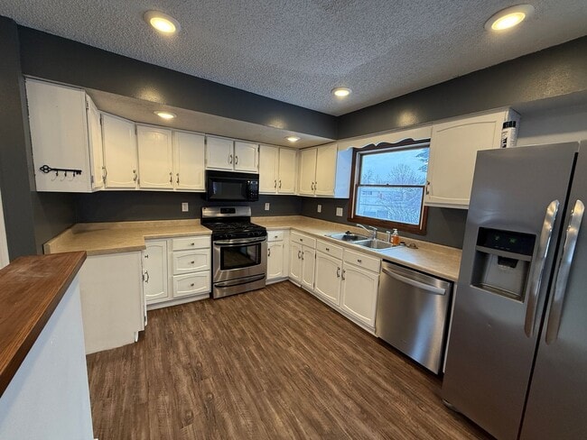 Photo - Welcome to this charming 3-bedroom, 2-bathroom home located in the heart of East Grand Forks, MN.