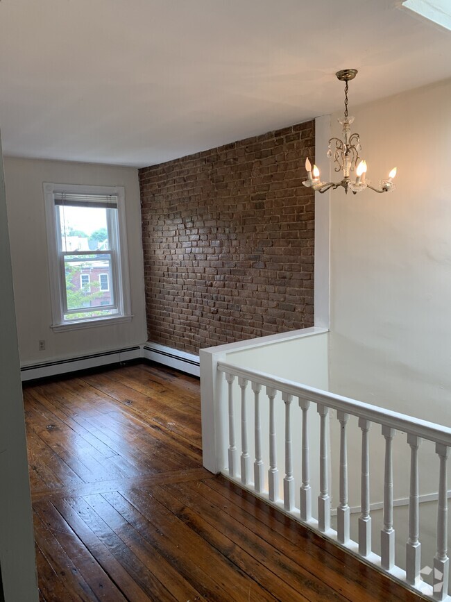Building Photo - 12 Mead St Rental